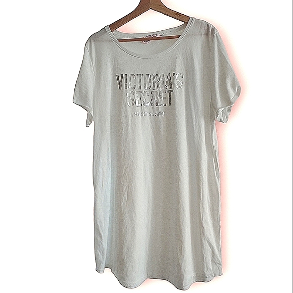 Victoria's Secret White Sleep Shirt Size Medium Chrome Spell Out Long Soft M